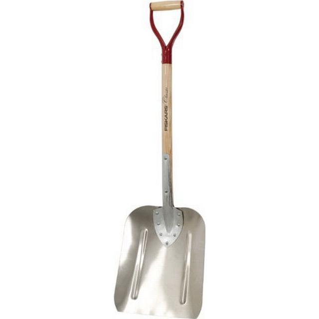 en klassisk snöskyffel från fiskars